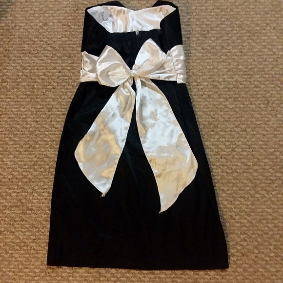 Dress - Picture 2 of 3